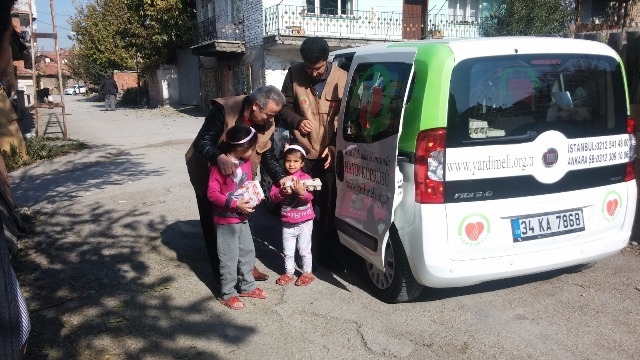 SURİYELİ KARDEŞLERİMİZE SÜT VE YUMURTA DAĞITILDI-4