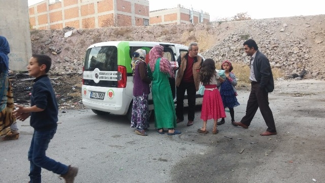 SURİYELİ KARDEŞLERİMİZE SÜT VE YUMURTA DAĞITILDI-8