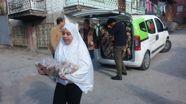 İHTİYAÇ SAHİBİ KARDEŞLERİMİZE PATATES DAĞITILDI.-6