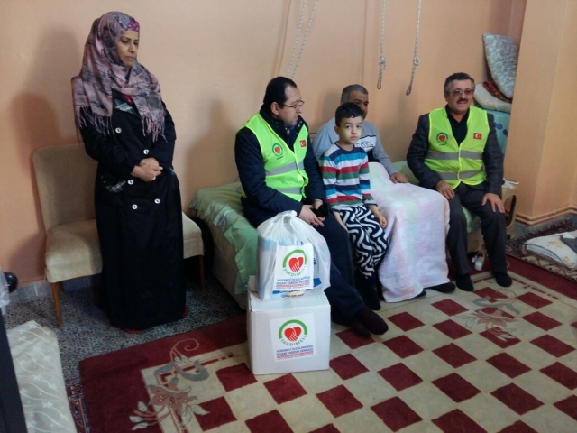 BATMANDAKİ KARDEŞLERİMİZE 1 TIR GIDA MADDESİ GÖNDERİLDİ.-10