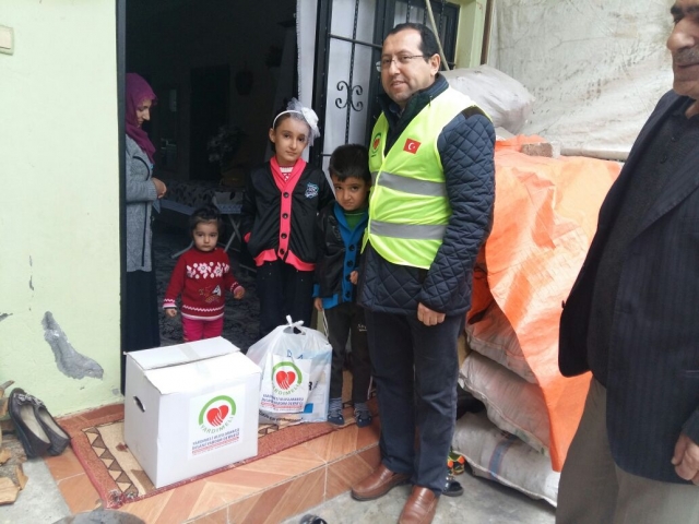 BATMANDAKİ KARDEŞLERİMİZE 1 TIR GIDA MADDESİ GÖNDERİLDİ.-7