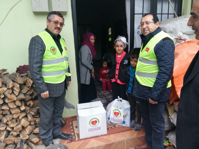 BATMANDAKİ KARDEŞLERİMİZE 1 TIR GIDA MADDESİ GÖNDERİLDİ.-8