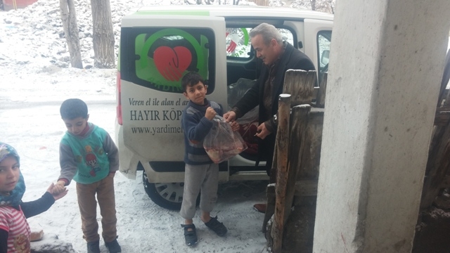 ADAK KURBANLARI KESİLEREK İHTİYAÇ SAHİPLERİNE ULAŞTIRILDI.-9