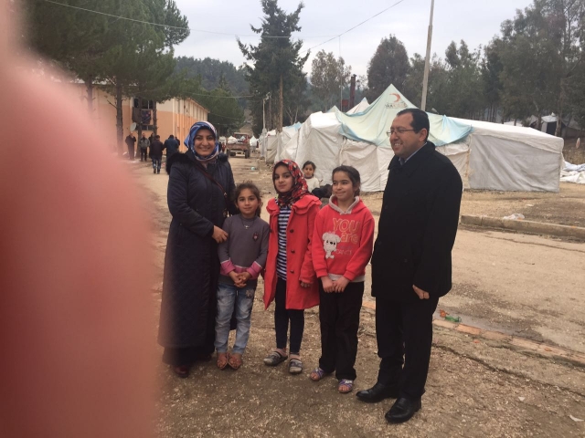 YÖN.KUR.ÜYEMİZ CİHAN SOYALP MÜLTECİ KAMPINI ZİYARET ETTİLER.-2