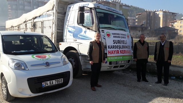 İDLİPE 2 TIR GIDA VE İHTİYAÇ MADDESİ GÖNDERİLDİ.-2