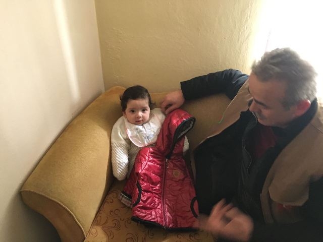 SURİYELİ KARDEŞLERİMİZE MONT VE KABAN DAĞITIMI YAPILDI.-13