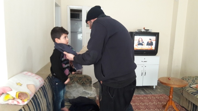 SURİYELİ KARDEŞLERİMİZE MONT VE KABAN DAĞITIMI YAPILDI.-7
