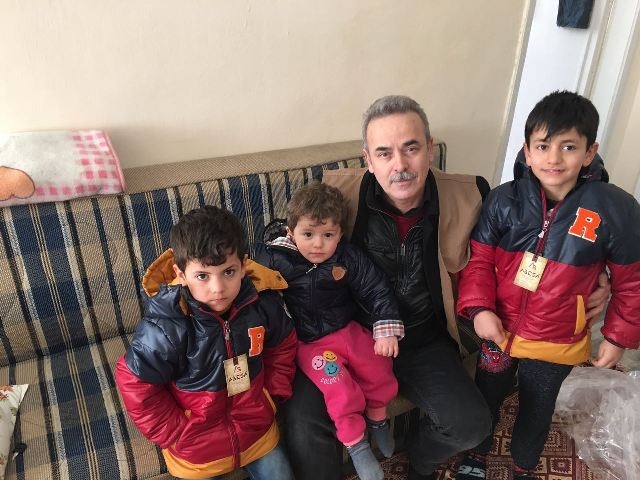 SURİYELİ KARDEŞLERİMİZE MONT VE KABAN DAĞITIMI YAPILDI.-8