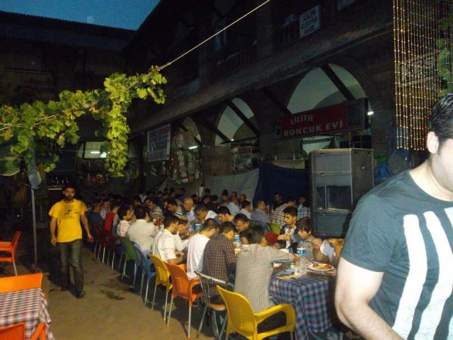 200 Yerli ve Yabancı uyruklu öğrenci kardeşlerimize iftar düzenledik.-12