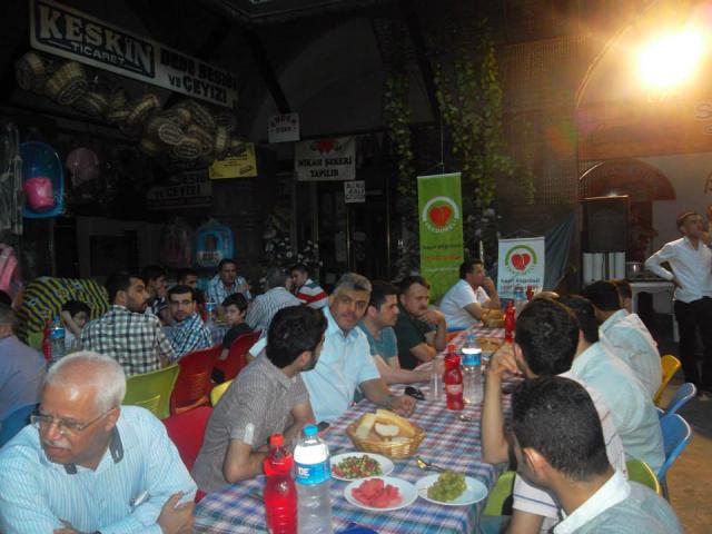 200 Yerli ve Yabancı uyruklu öğrenci kardeşlerimize iftar düzenledik.-3