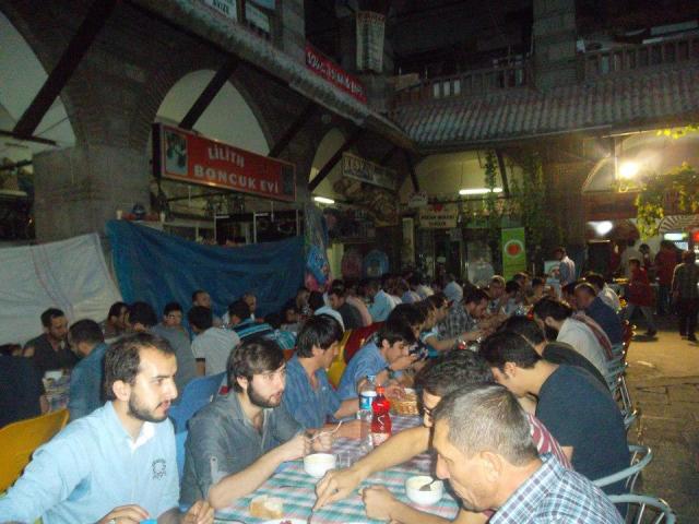 200 Yerli ve Yabancı uyruklu öğrenci kardeşlerimize iftar düzenledik.-6