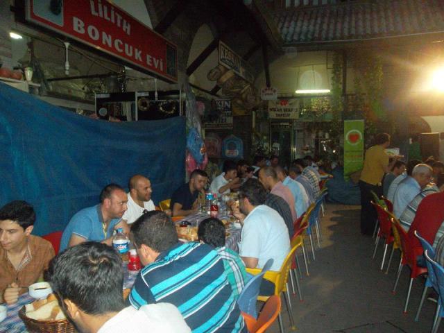 200 Yerli ve Yabancı uyruklu öğrenci kardeşlerimize iftar düzenledik.-7