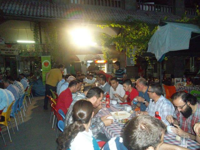 200 Yerli ve Yabancı uyruklu öğrenci kardeşlerimize iftar düzenledik.-8