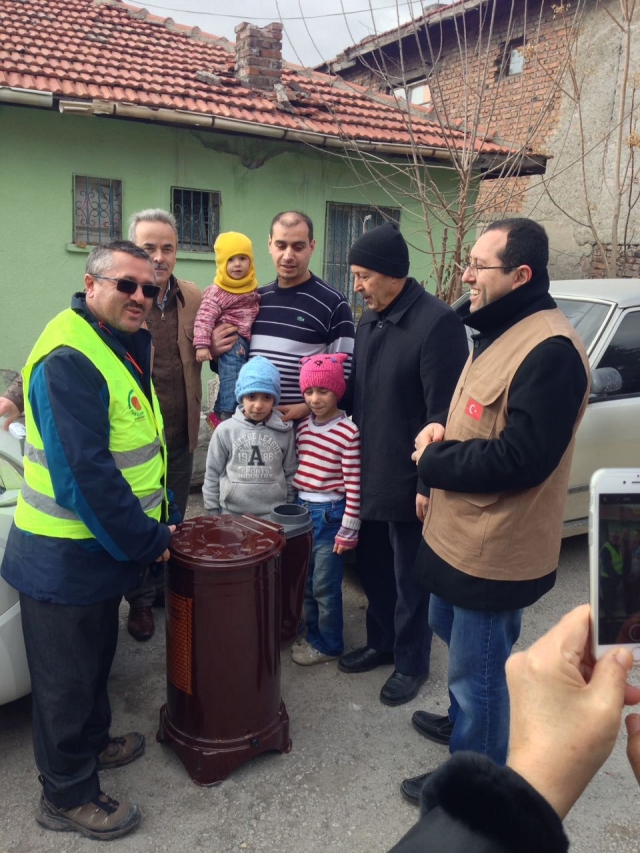 İHTİYAÇ SAHİBİ AİLELERE SOBA VE KÖMÜR DAĞITILDI.-9