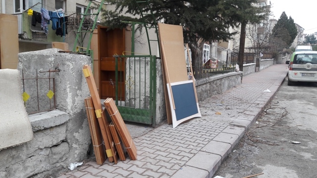 AFGANLI YENİ GELEN AİLENİN EŞYALARINI ALDIK-5