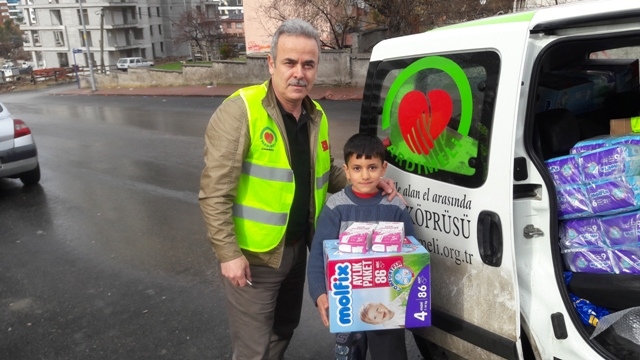 İHTİYAÇ SAHİBİ AİLELERE SÜT, YUMURTA VE ÇOCUK BEZİ DAĞITILDI.-1