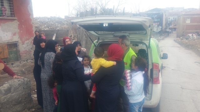 İHTİYAÇ SAHİBİ AİLELERE SÜT, YUMURTA VE ÇOCUK BEZİ DAĞITILDI.-11