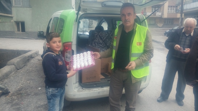 İHTİYAÇ SAHİBİ AİLELERE SÜT, YUMURTA VE ÇOCUK BEZİ DAĞITILDI.-13