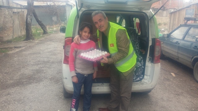 İHTİYAÇ SAHİBİ AİLELERE SÜT, YUMURTA VE ÇOCUK BEZİ DAĞITILDI.-16