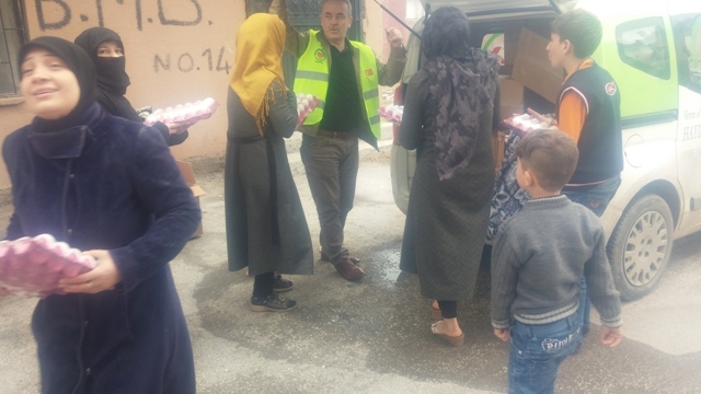 İHTİYAÇ SAHİBİ AİLELERE SÜT, YUMURTA VE ÇOCUK BEZİ DAĞITILDI.-17