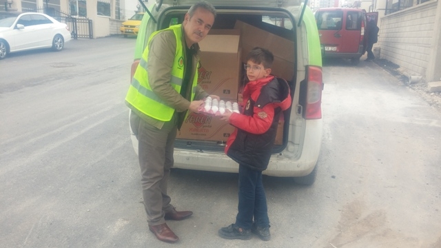 İHTİYAÇ SAHİBİ AİLELERE SÜT, YUMURTA VE ÇOCUK BEZİ DAĞITILDI.-19