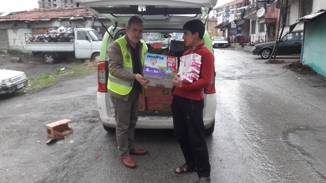 İHTİYAÇ SAHİBİ AİLELERE SÜT, YUMURTA VE ÇOCUK BEZİ DAĞITILDI.-2