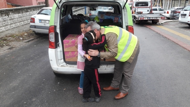 İHTİYAÇ SAHİBİ AİLELERE SÜT, YUMURTA VE ÇOCUK BEZİ DAĞITILDI.-3