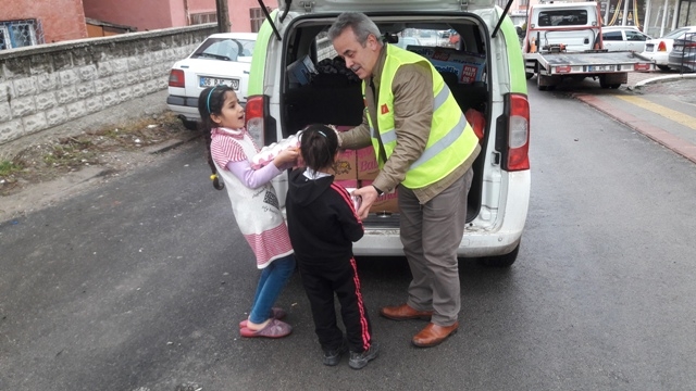 İHTİYAÇ SAHİBİ AİLELERE SÜT, YUMURTA VE ÇOCUK BEZİ DAĞITILDI.-4