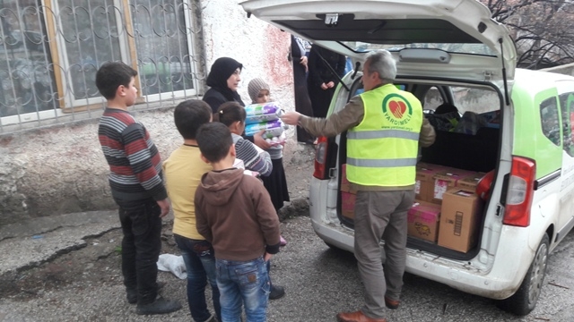 İHTİYAÇ SAHİBİ AİLELERE SÜT, YUMURTA VE ÇOCUK BEZİ DAĞITILDI.-6