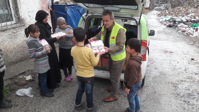 İHTİYAÇ SAHİBİ AİLELERE SÜT, YUMURTA VE ÇOCUK BEZİ DAĞITILDI.-8