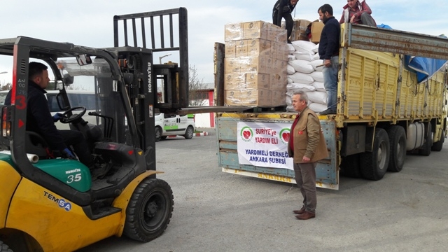 İDLİPE 1 KAMYON GIDA VE İHTİYAÇ MADDESİ GÖNDERİLDİ.-1