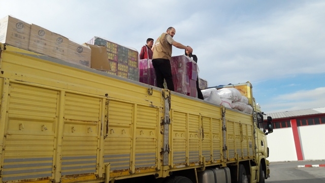 İDLİPE 1 KAMYON GIDA VE İHTİYAÇ MADDESİ GÖNDERİLDİ.-10