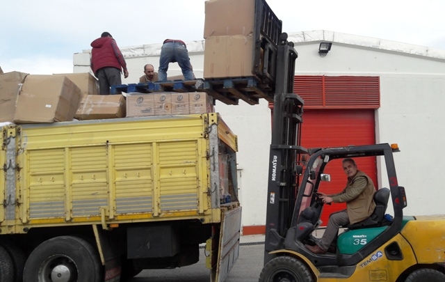 İDLİPE 1 KAMYON GIDA VE İHTİYAÇ MADDESİ GÖNDERİLDİ.-11