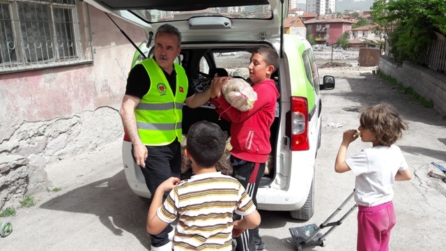 İHTİYAÇ SAHİBİ AİLELERE PATATES DAĞITILDI.-16