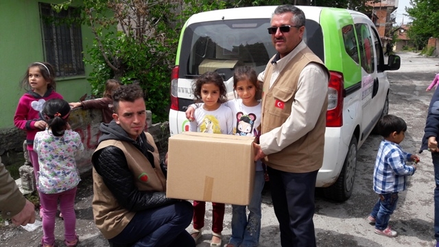 İHTİYAÇ SAHİBİ AİLELERE RAMAZAN KOLİSİ DAĞITILDI.-10