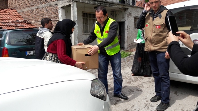 İHTİYAÇ SAHİBİ AİLELERE RAMAZAN KOLİSİ DAĞITILDI.-14