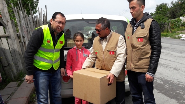 İHTİYAÇ SAHİBİ AİLELERE RAMAZAN KOLİSİ DAĞITILDI.-16