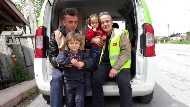 İHTİYAÇ SAHİBİ AİLELERE RAMAZAN KOLİSİ DAĞITILDI.-19