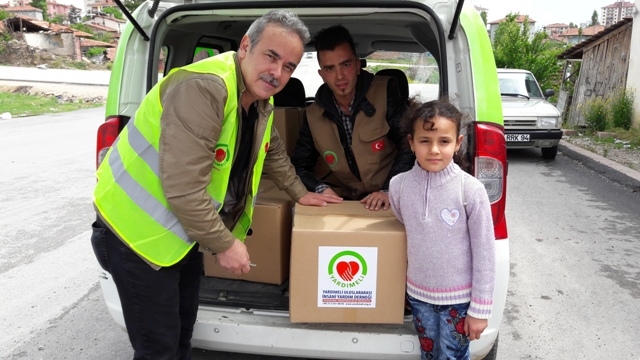 İHTİYAÇ SAHİBİ AİLELERE RAMAZAN KOLİSİ DAĞITILDI.-20