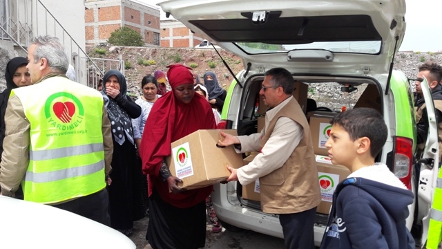 İHTİYAÇ SAHİBİ AİLELERE RAMAZAN KOLİSİ DAĞITILDI.-4