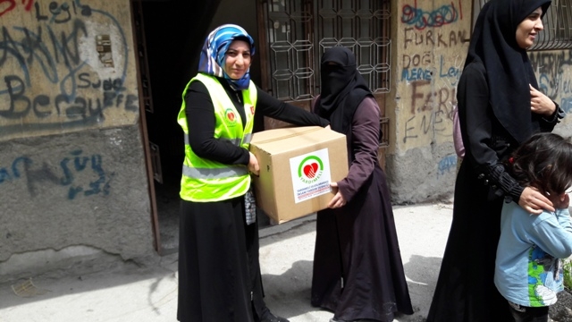 İHTİYAÇ SAHİBİ AİLELERE RAMAZAN KOLİSİ DAĞITILDI.-5