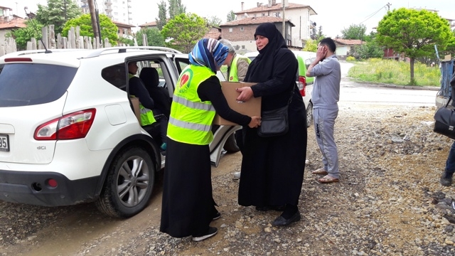 İHTİYAÇ SAHİBİ AİLELERE RAMAZAN KOLİSİ DAĞITILDI.-8