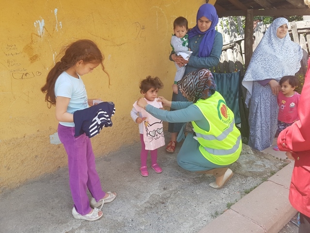 55 MÜLTECİ KARDEŞİMİZ GİYDİRİLDİ.-1
