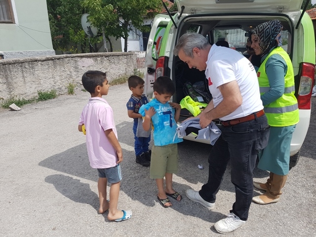 55 MÜLTECİ KARDEŞİMİZ GİYDİRİLDİ.-10