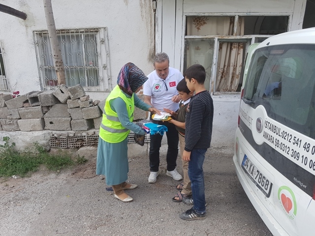 55 MÜLTECİ KARDEŞİMİZ GİYDİRİLDİ.-2