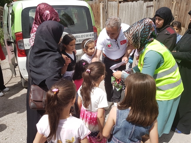 55 MÜLTECİ KARDEŞİMİZ GİYDİRİLDİ.-4