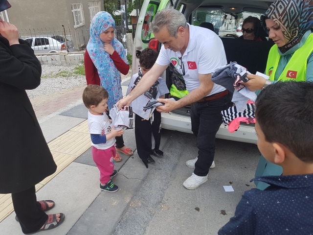55 MÜLTECİ KARDEŞİMİZ GİYDİRİLDİ.-6