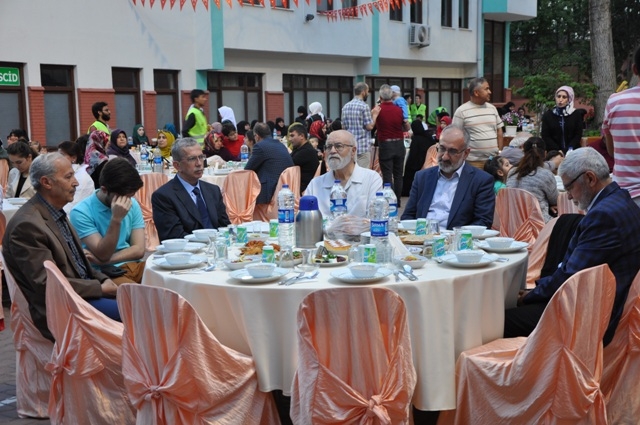 “ÜMMET SOFRASI KARDEŞLİK İFTARIMIZI” YAPTIK-10