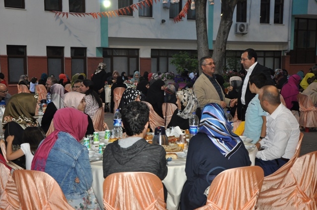 “ÜMMET SOFRASI KARDEŞLİK İFTARIMIZI” YAPTIK-13