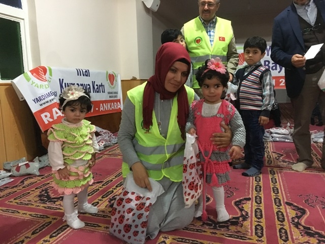 SURİYELİ 100 YETİM ÇOCUK GİYDİRİLDİ.-11